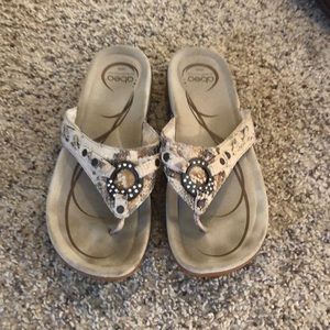 Cream Flip Flops with Arch Support